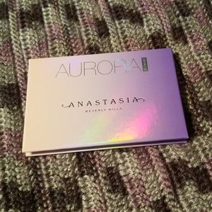 Anastasia Aurora Glow Kit palette